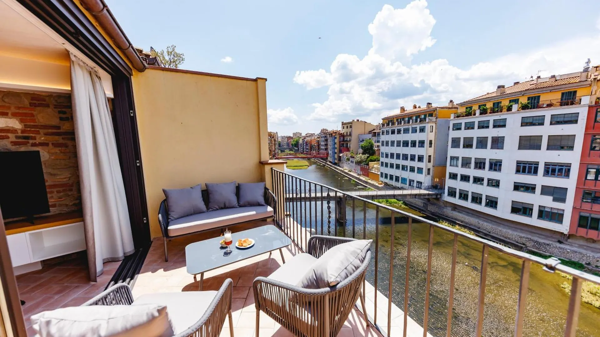 Bravissimo Ballesteries Penthouse, Monthly Apartment Жирона