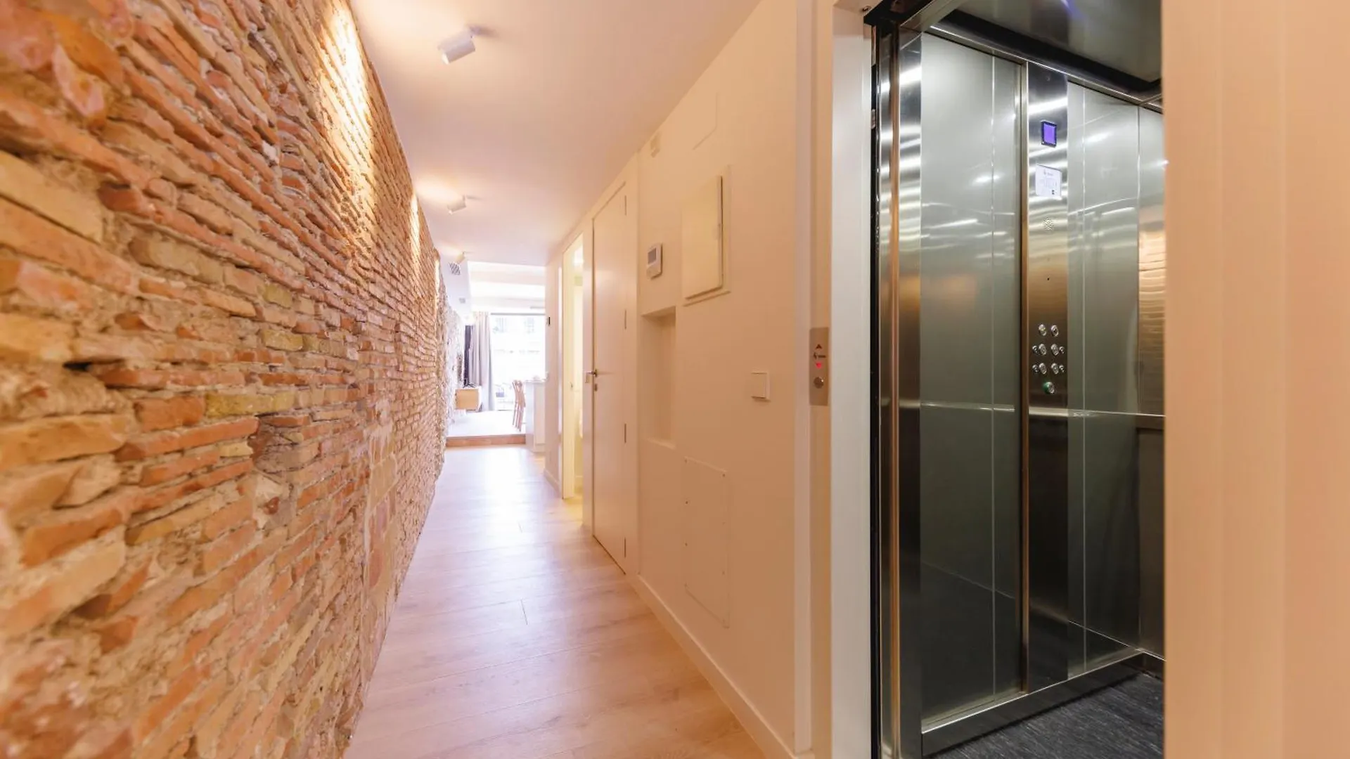 Bravissimo Ballesteries Penthouse, Monthly Apartment Жирона